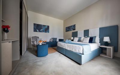 Camera Tripla Superior