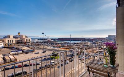 Camera Matrimoniale Deluxe con Balcone e Vista Mare