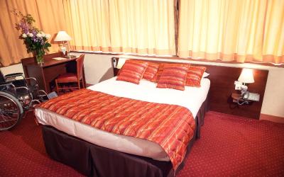 Chambre Double - Accessible aux Personnes u00e0 Mobilitu00e9 Ru00e9duite Chambre Double - Accessible aux Personnes u00e0 Mobilitu00e9 Ru00e9duite