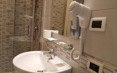 Camera Matrimoniale Standard con Bagno in Comune