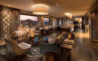 King Room with Club Lounge Access