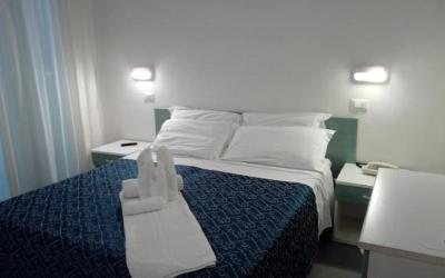 Camera Tripla Standard