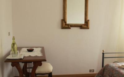 Camera Matrimoniale con Vista Giardino