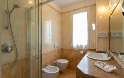 Camera Quadrupla Superior