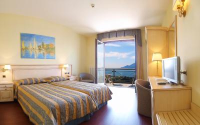 Camera Superior Matrimoniale/Doppia con Letti Singoli con Vista Lago