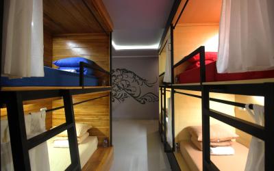 Tempat tidur di Kamar Asrama Campuran 6 Tempat Tidur. Tempat tidur di Kamar Asrama Campuran 6 Tempat Tidur.
