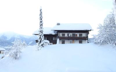 Apartment mit 3 Zimmern und Balkon