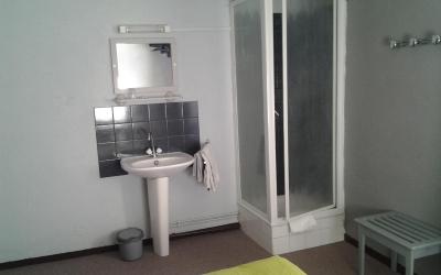 Chambre Simple avec Toilettes Communes