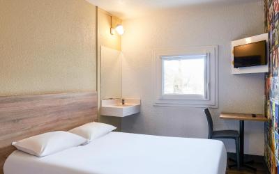 Chambre Double Standard avec Salle de Bains Commune Chambre Double Standard avec Salle de Bains Commune