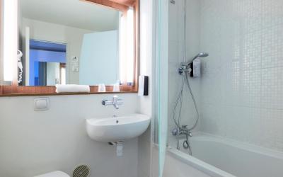 Chambre Triple (2 Adultes + 1 Enfant de moins de 10 ans) Chambre Triple (2 Adultes + 1 Enfant de moins de 10 ans)