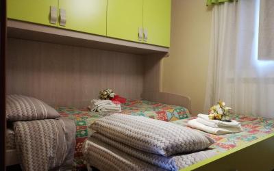 Camera Doppia con Letti Singoli e Bagno in Comune