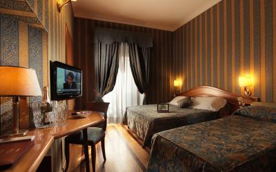 Camera Tripla con Vista Cittu00e0