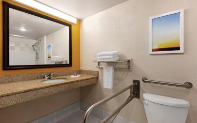 King Room - Mobility Accessible/Non-Smoking