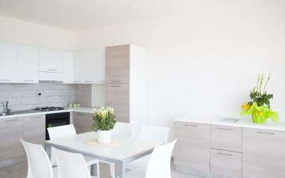 Appartamento con 2 Camere da Letto e Vista Mare Laterale