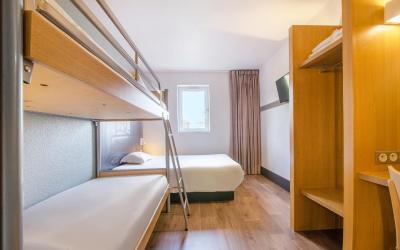 Chambre Quadrupleu00a0-u00a0Accessible aux Personnes u00e0 Mobilitu00e9 Ru00e9duite