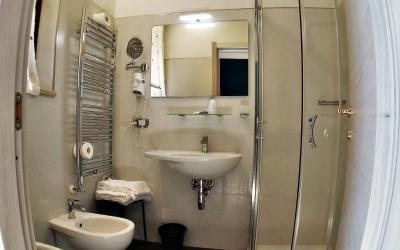 Camera Doppia con Letti Singoli con Bagno Privato 