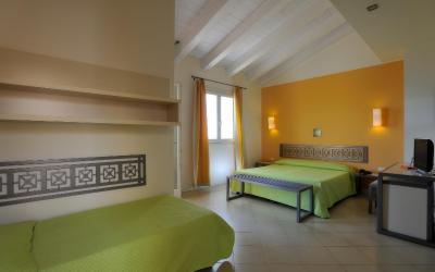 Camera Tripla Classic