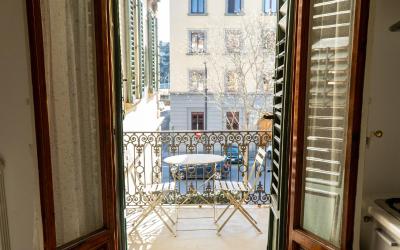 Appartamento con Bagno in Comune e Terrazza