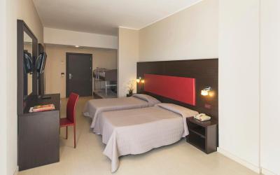 Camera Quadrupla Superior