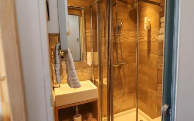 Hu00e9bergement 1u00a0Lit Simple Hu00e9bergement 1u00a0Lit Simple