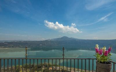 Appartamento con 2 Camere da Letto e Vista Lago