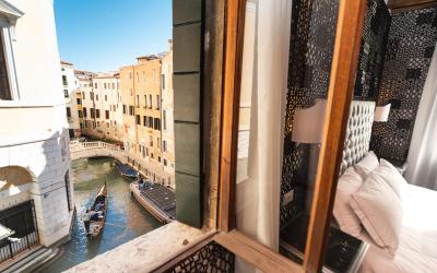 Camera Matrimoniale Superior con Vista Canale 