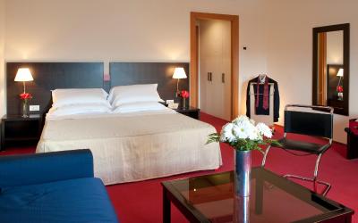 Camera Tripla Superior