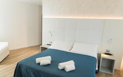 Camera Tripla Superior