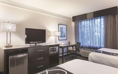 Deluxe Double Room with Two Double Beds - Non-Smoking