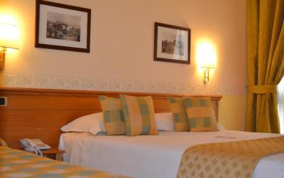 Camera Tripla Deluxe 