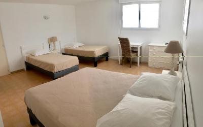 Chambre Quadruple u00c9conomique entre Rez-de-Jardin et Sous-Sol Chambre Quadruple u00c9conomique entre Rez-de-Jardin et Sous-Sol