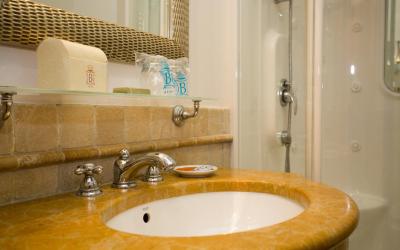 Camera Tripla Superior