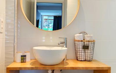 Chambre Lit King-Size - Vue sur Piscine  Chambre Lit King-Size - Vue sur Piscine