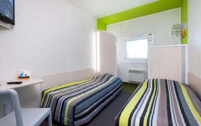 Chambre Lits Jumeaux avec Salle de Bains Commune et Lit Su00e9paru00e9 Ru00e9novu00e9e Chambre Lits Jumeaux avec Salle de Bains Commune et Lit Su00e9paru00e9 Ru00e9novu00e9e