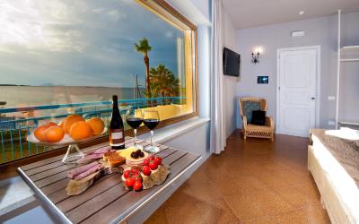 Camera Matrimoniale con Terrazza e Vista Mare 