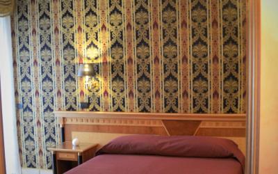 Camera Tripla Superior