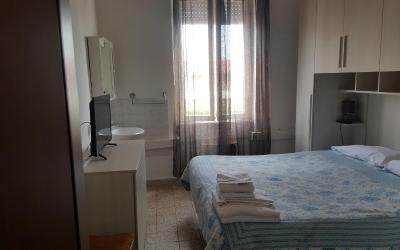 Camera Matrimoniale Standard con Bagno in Comune