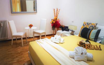 Camera Tripla Superior