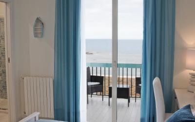 Camera Matrimoniale con Balcone e Vista Mare