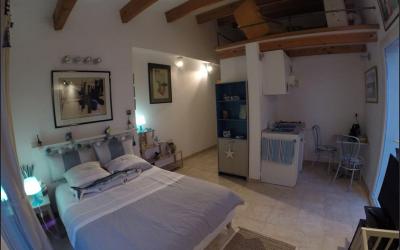 Chambre Deluxe (2 Adultes + 1 Enfant) Chambre Deluxe (2 Adultes + 1 Enfant)