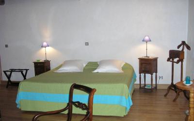 Chambre Deluxe (2 Adultes + 1 Enfant) Chambre Deluxe (2 Adultes + 1 Enfant)