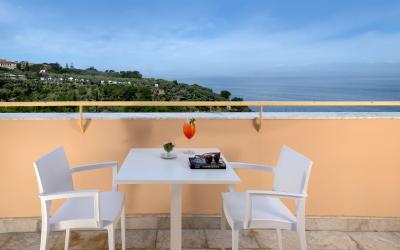 Camera Superior Matrimoniale/Doppia con Letti Singoli con Vista Mare