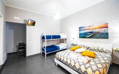 Camera Quadrupla Superior