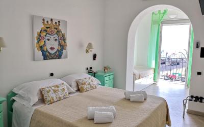 Camera Quadrupla Superior con Vista Mare