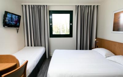 Chambre Triple (1 Lit Double et 1 Lit Simple) Chambre Triple (1 Lit Double et 1 Lit Simple)