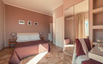 Camera Matrimoniale con Balcone e Vista Mare