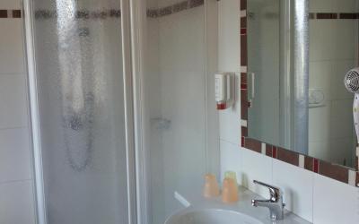 Camera Matrimoniale con Balcone e Vista Montagna 