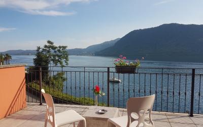 Camera Matrimoniale/Doppia con Letti Singoli con Balcone e Vista Lago