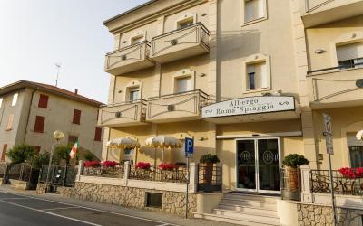 Camera Matrimoniale con Balcone e Vista Mare