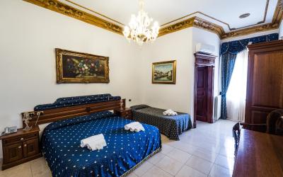 Camera Tripla Standard